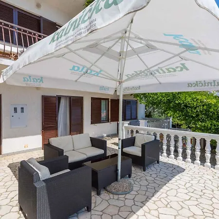 Two-bedroom In Xxxvii شقة تْسْغيكفانِتْسا