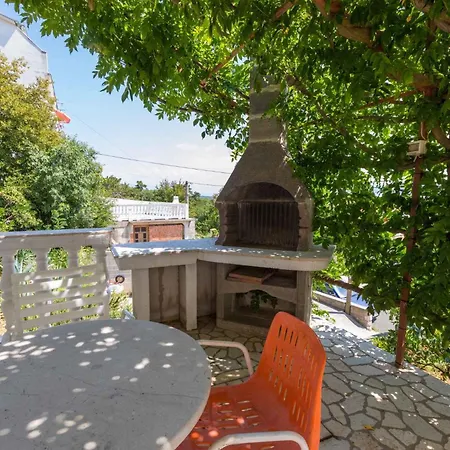 Two-bedroom In Xxxvii شقة تْسْغيكفانِتْسا