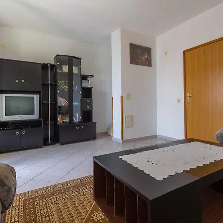 Two-bedroom In Xxxvii Crikvenica