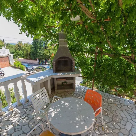 Two-bedroom In Xxxvii شقة تْسْغيكفانِتْسا