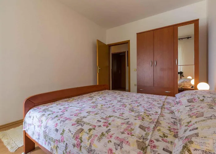 Two-bedroom In Xxxvii Crikvenica